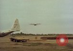 Image Andes Airlift de matériel de construction Chiloya Pérou, 1966, de la seconde 30 séquences d'archives historiques vidéo 65675036922