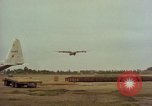 Image Andes Airlift de matériel de construction Chiloya Pérou, 1966, de la seconde 33 séquences d'archives historiques vidéo 65675036922