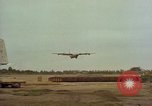 Image Andes Airlift de matériel de construction Chiloya Pérou, 1966, de la seconde 35 séquences d'archives historiques vidéo 65675036922