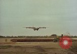 Image Andes Airlift de matériel de construction Chiloya Pérou, 1966, de la seconde 37 séquences d'archives historiques vidéo 65675036922