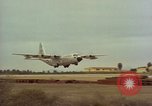 Image Andes Airlift de matériel de construction Chiloya Pérou, 1966, de la seconde 42 séquences d'archives historiques vidéo 65675036922