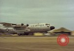Image Andes Airlift de matériel de construction Chiloya Pérou, 1966, de la seconde 45 séquences d'archives historiques vidéo 65675036922