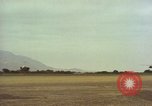 Image Andes Airlift de matériel de construction Chiloya Pérou, 1966, de la seconde 52 séquences d'archives historiques vidéo 65675036922