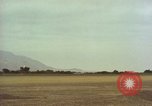 Image Andes Airlift de matériel de construction Chiloya Pérou, 1966, de la seconde 53 séquences d'archives historiques vidéo 65675036922