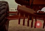 Image Andes Airlift de matériel de construction Chiloya Pérou, 1966, de la seconde 58 séquences d'archives historiques vidéo 65675036922