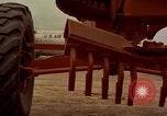 Image Andes Airlift de matériel de construction Chiloya Pérou, 1966, de la seconde 60 séquences d'archives historiques vidéo 65675036922