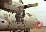 Image Andes Equipements de construction de routes de transport aérien Chiloya Pérou, 1966, de la seconde 14 séquences d'archives historiques vidéo 65675036924
