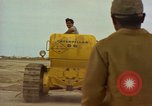 Image Andes Equipements de construction de routes de transport aérien Chiloya Pérou, 1966, de la seconde 48 séquences d'archives historiques vidéo 65675036924