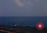 Standbild USA Schiff Amerika CVA-66 United States USA, 1966, aus Sekunde 26 historischem Filmmaterial Videoclip 65675036952