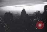 Standbild Gebäude und Verkehr in der Nacht New York City USA, 1944, aus Sekunde 9 historischem Filmmaterial Videoclip 65675036987
