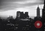 Standbild Gebäude und Verkehr in der Nacht New York City USA, 1944, aus Sekunde 12 historischem Filmmaterial Videoclip 65675036987