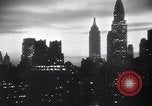 Standbild Gebäude und Verkehr in der Nacht New York City USA, 1944, aus Sekunde 14 historischem Filmmaterial Videoclip 65675036987
