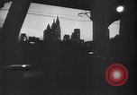 Standbild Gebäude und Verkehr in der Nacht New York City USA, 1944, aus Sekunde 25 historischem Filmmaterial Videoclip 65675036987