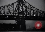 Standbild Gebäude und Verkehr in der Nacht New York City USA, 1944, aus Sekunde 27 historischem Filmmaterial Videoclip 65675036987