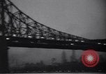 Standbild Gebäude und Verkehr in der Nacht New York City USA, 1944, aus Sekunde 29 historischem Filmmaterial Videoclip 65675036987