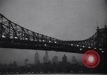 Standbild Gebäude und Verkehr in der Nacht New York City USA, 1944, aus Sekunde 30 historischem Filmmaterial Videoclip 65675036987