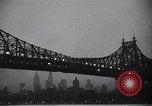 Standbild Gebäude und Verkehr in der Nacht New York City USA, 1944, aus Sekunde 31 historischem Filmmaterial Videoclip 65675036987