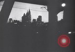 Standbild Gebäude und Verkehr in der Nacht New York City USA, 1944, aus Sekunde 33 historischem Filmmaterial Videoclip 65675036987