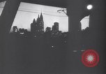 Standbild Gebäude und Verkehr in der Nacht New York City USA, 1944, aus Sekunde 34 historischem Filmmaterial Videoclip 65675036987