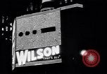 Standbild Gebäude und Verkehr in der Nacht New York City USA, 1944, aus Sekunde 45 historischem Filmmaterial Videoclip 65675036987
