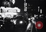 Standbild Gebäude und Verkehr in der Nacht New York City USA, 1944, aus Sekunde 49 historischem Filmmaterial Videoclip 65675036987
