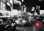 Standbild Gebäude und Verkehr in der Nacht New York City USA, 1944, aus Sekunde 52 historischem Filmmaterial Videoclip 65675036987
