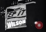 Standbild Gebäude und Verkehr in der Nacht New York City USA, 1944, aus Sekunde 55 historischem Filmmaterial Videoclip 65675036987