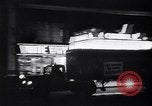 Standbild Gebäude und Verkehr in der Nacht New York City USA, 1944, aus Sekunde 59 historischem Filmmaterial Videoclip 65675036987