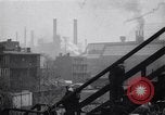 Standbild industriellen Fabrik Slums und Wohnhäuser in der Großen Depression United States USA, 1939, aus Sekunde 1 historischem Filmmaterial Videoclip 65675036989