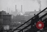 Standbild industriellen Fabrik Slums und Wohnhäuser in der Großen Depression United States USA, 1939, aus Sekunde 6 historischem Filmmaterial Videoclip 65675036989