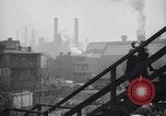 Standbild industriellen Fabrik Slums und Wohnhäuser in der Großen Depression United States USA, 1939, aus Sekunde 7 historischem Filmmaterial Videoclip 65675036989