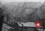 Standbild industriellen Fabrik Slums und Wohnhäuser in der Großen Depression United States USA, 1939, aus Sekunde 17 historischem Filmmaterial Videoclip 65675036989