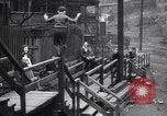 Standbild industriellen Fabrik Slums und Wohnhäuser in der Großen Depression United States USA, 1939, aus Sekunde 24 historischem Filmmaterial Videoclip 65675036989
