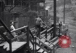 Standbild industriellen Fabrik Slums und Wohnhäuser in der Großen Depression United States USA, 1939, aus Sekunde 26 historischem Filmmaterial Videoclip 65675036989
