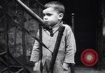 Standbild industriellen Fabrik Slums und Wohnhäuser in der Großen Depression United States USA, 1939, aus Sekunde 30 historischem Filmmaterial Videoclip 65675036989