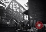Standbild industriellen Fabrik Slums und Wohnhäuser in der Großen Depression United States USA, 1939, aus Sekunde 37 historischem Filmmaterial Videoclip 65675036989