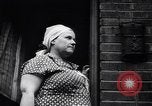 Standbild industriellen Fabrik Slums und Wohnhäuser in der Großen Depression United States USA, 1939, aus Sekunde 44 historischem Filmmaterial Videoclip 65675036989
