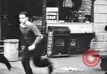 Image Enfants jouant et accidents de la circulation New York City USA, 1939, de la seconde 14 séquences d'archives historiques vidéo 65675036991