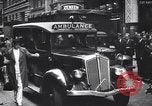 Image Enfants jouant et accidents de la circulation New York City USA, 1939, de la seconde 20 séquences d'archives historiques vidéo 65675036991