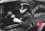 Image Enfants jouant et accidents de la circulation New York City USA, 1939, de la seconde 27 séquences d'archives historiques vidéo 65675036991