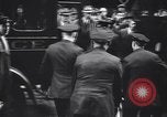 Image Enfants jouant et accidents de la circulation New York City USA, 1939, de la seconde 32 séquences d'archives historiques vidéo 65675036991