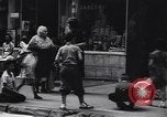 Image Enfants jouant et accidents de la circulation New York City USA, 1939, de la seconde 42 séquences d'archives historiques vidéo 65675036991