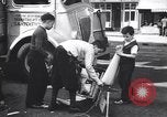 Image Enfants jouant et accidents de la circulation New York City USA, 1939, de la seconde 44 séquences d'archives historiques vidéo 65675036991
