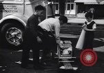 Image Enfants jouant et accidents de la circulation New York City USA, 1939, de la seconde 46 séquences d'archives historiques vidéo 65675036991