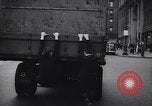 Image Enfants jouant et accidents de la circulation New York City USA, 1939, de la seconde 49 séquences d'archives historiques vidéo 65675036991