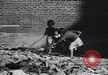Image Enfants jouant et accidents de la circulation New York City USA, 1939, de la seconde 54 séquences d'archives historiques vidéo 65675036991