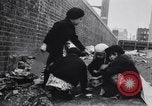 Image Enfants jouant et accidents de la circulation New York City USA, 1939, de la seconde 57 séquences d'archives historiques vidéo 65675036991