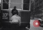 Image Enfants jouant et accidents de la circulation New York City USA, 1939, de la seconde 58 séquences d'archives historiques vidéo 65675036991