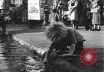 Image Enfants jouant et accidents de la circulation New York City USA, 1939, de la seconde 62 séquences d'archives historiques vidéo 65675036991