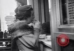 Immagine di Mangiare e cucinare a Diners United States USA, 1939, secondo 4 filmato di repertorio 65675036992